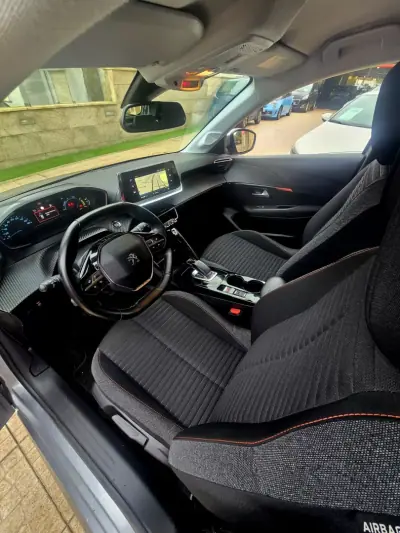 Peugeot e-208 2020 - 15750 EUR, 56000 km - AUTO.MOTO.pt - 56000km - foto 9 de 41