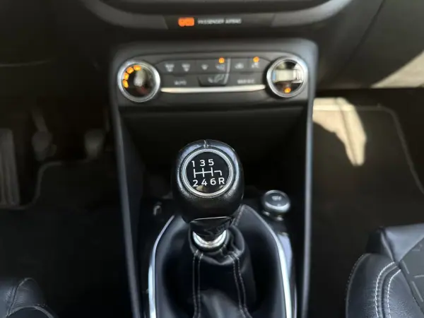Ford Fiesta 2018 - 11990 EUR, 138000 km - AUTO.MOTO.pt - 138000km - foto 32 de 48
