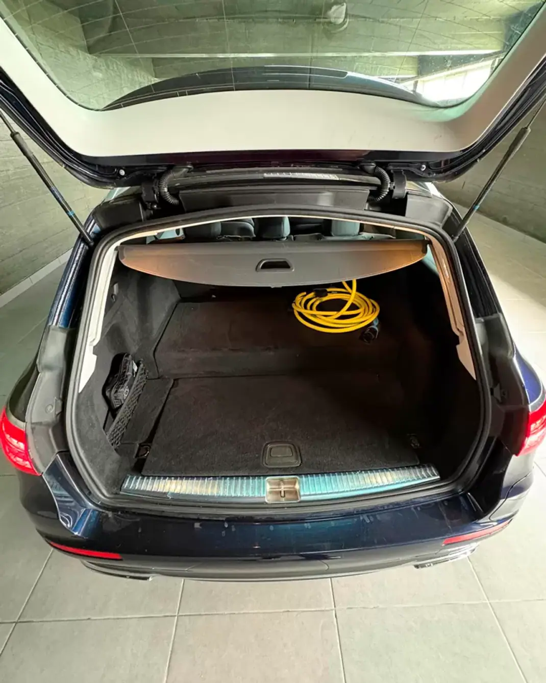 Mercedes-Benz E 300 2022 - 34500 EUR, 77100 km - AUTO.MOTO.pt - 77100km - foto 7 de 18