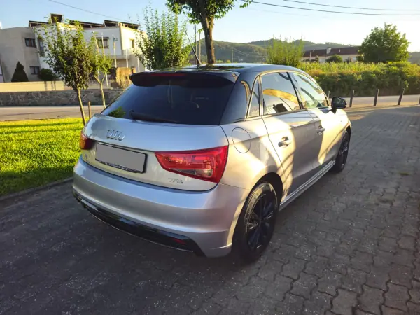 Audi A1 Sportback 2014 - 9850 EUR, 162000 km - AUTO.MOTO.pt - 162000km - foto 4 de 11