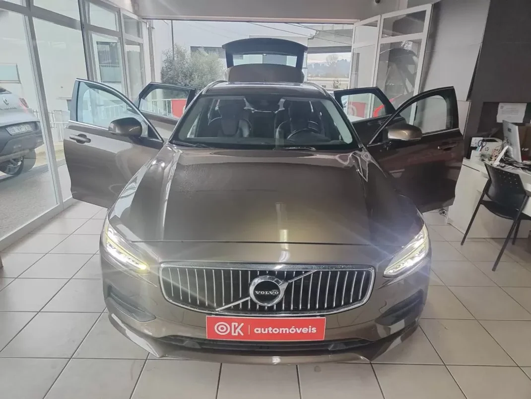 Volvo V90 2017 - 23500 EUR, 131000 km - AUTO.MOTO.pt - 131000km - foto 18 de 39