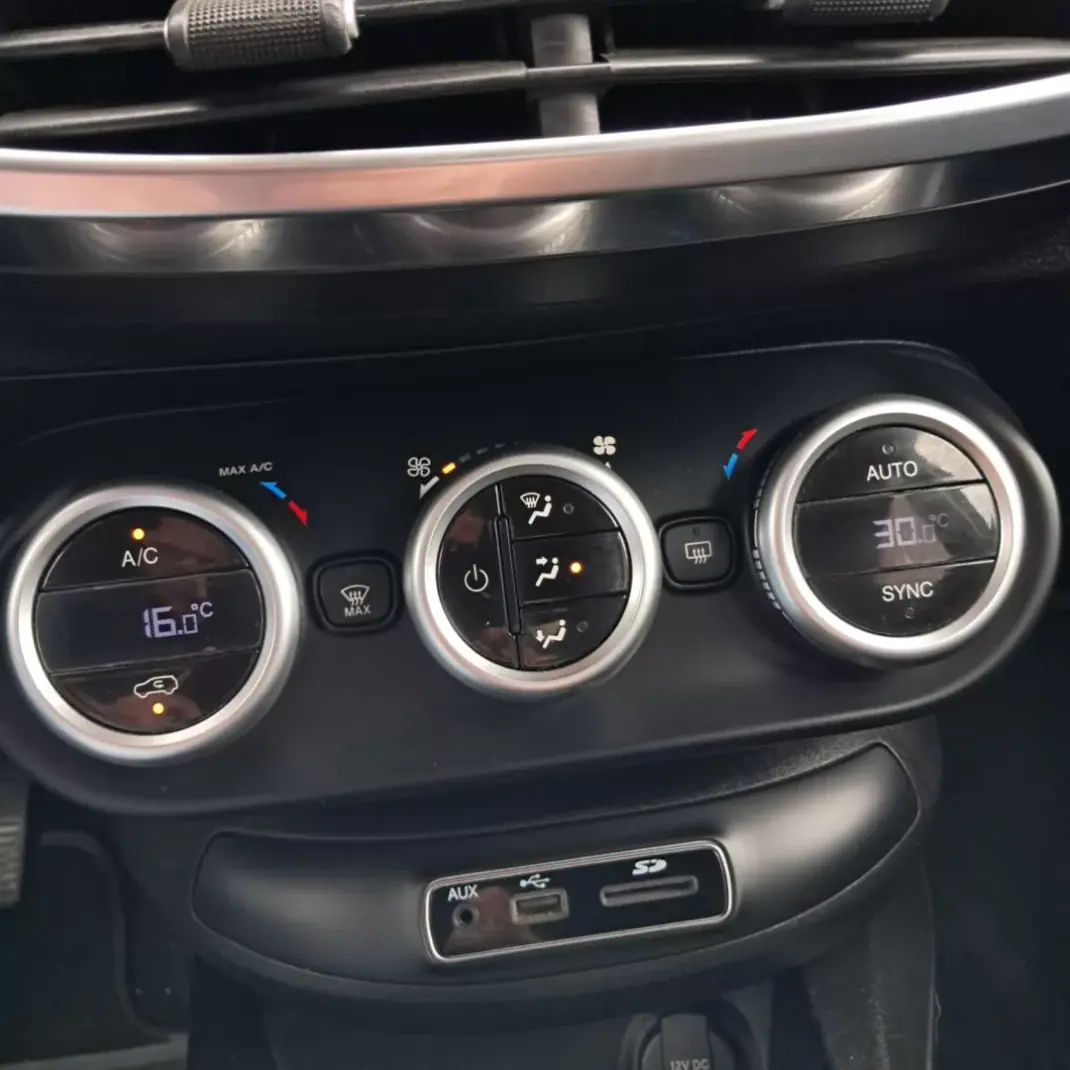 Fiat 500X 2015 - 11250 EUR, 149000 km - AUTO.MOTO.pt - 149000km - foto 18 de 21