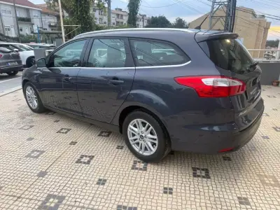 Ford Focus SW 2013 — foto 6 de 23