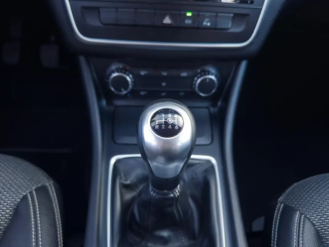 Mercedes-Benz CLA 180 2014 - 16990 EUR, 145000 km - AUTO.MOTO.pt - 145000km - foto 22 de 32