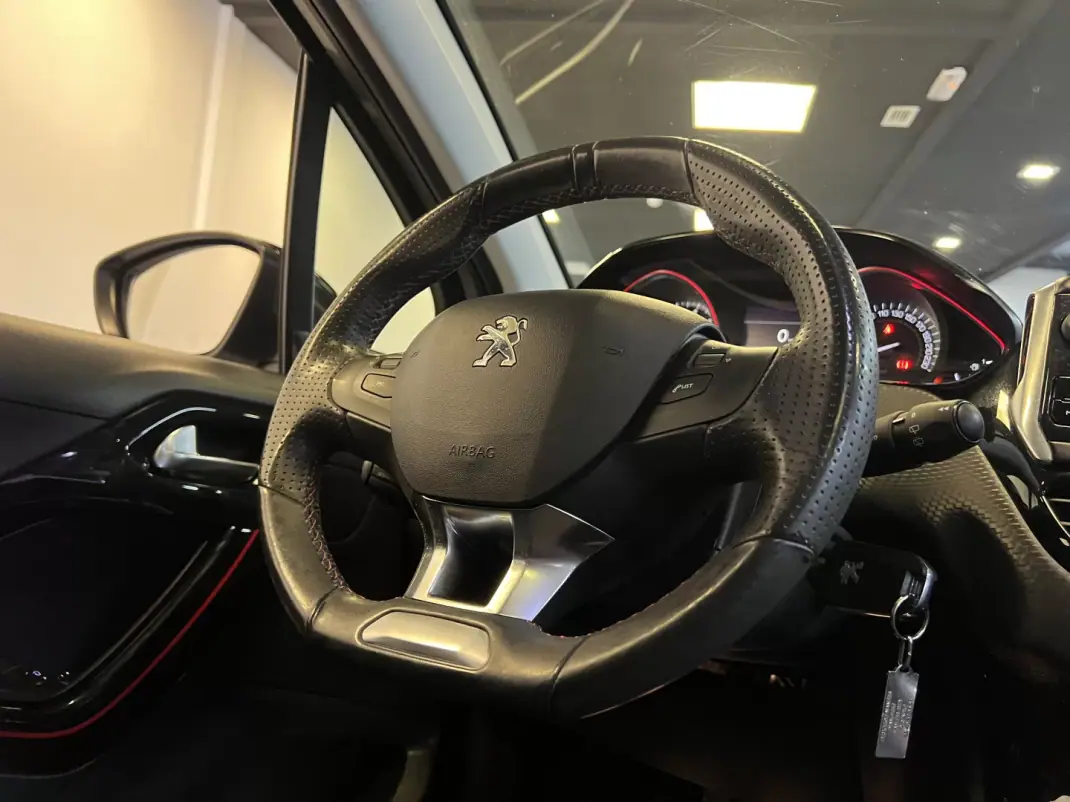 Peugeot 2008 2016 - 10990 EUR, 60000 km - 60000km - foto 48 de 60