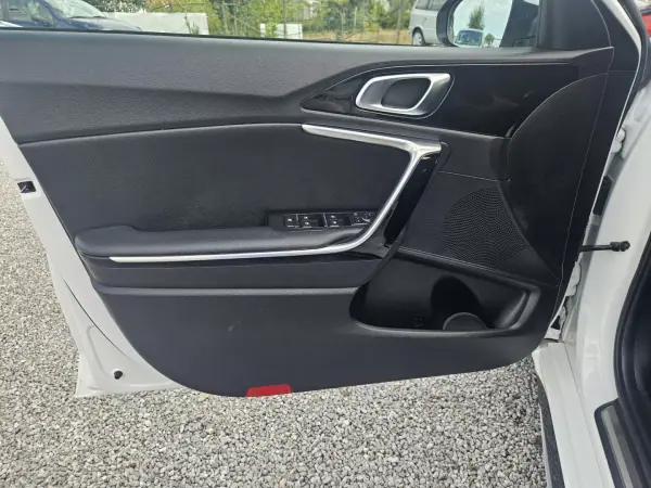 Kia ProCeed 2020 - 17400 EUR, 119400 km - AUTO.MOTO.pt - 119400km - foto 36 de 69