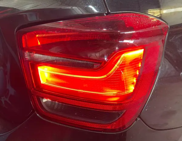BMW 118 2015 - 13999 EUR, 164000 km - AUTO.MOTO.pt - 164000km - foto 28 de 50