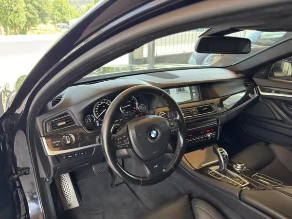 BMW M550d 2013 - 27950 EUR, 124744 km - AUTO.MOTO.pt - 124744km - foto 18 de 53