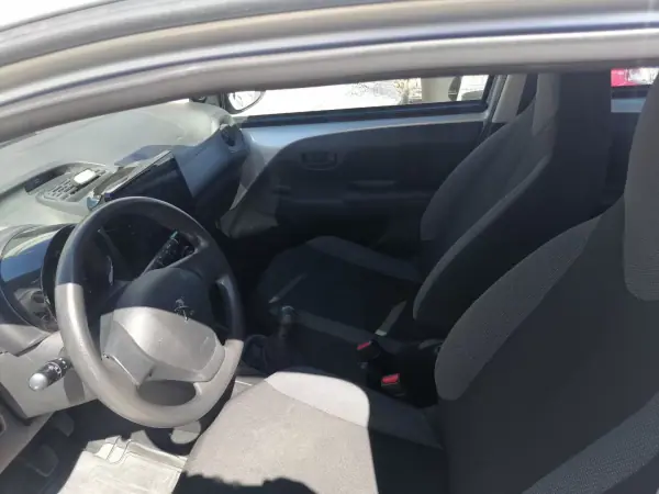 Peugeot 108 2020 - 9800 EUR, 74200 km - AUTO.MOTO.pt - 74200km - foto 7 de 10