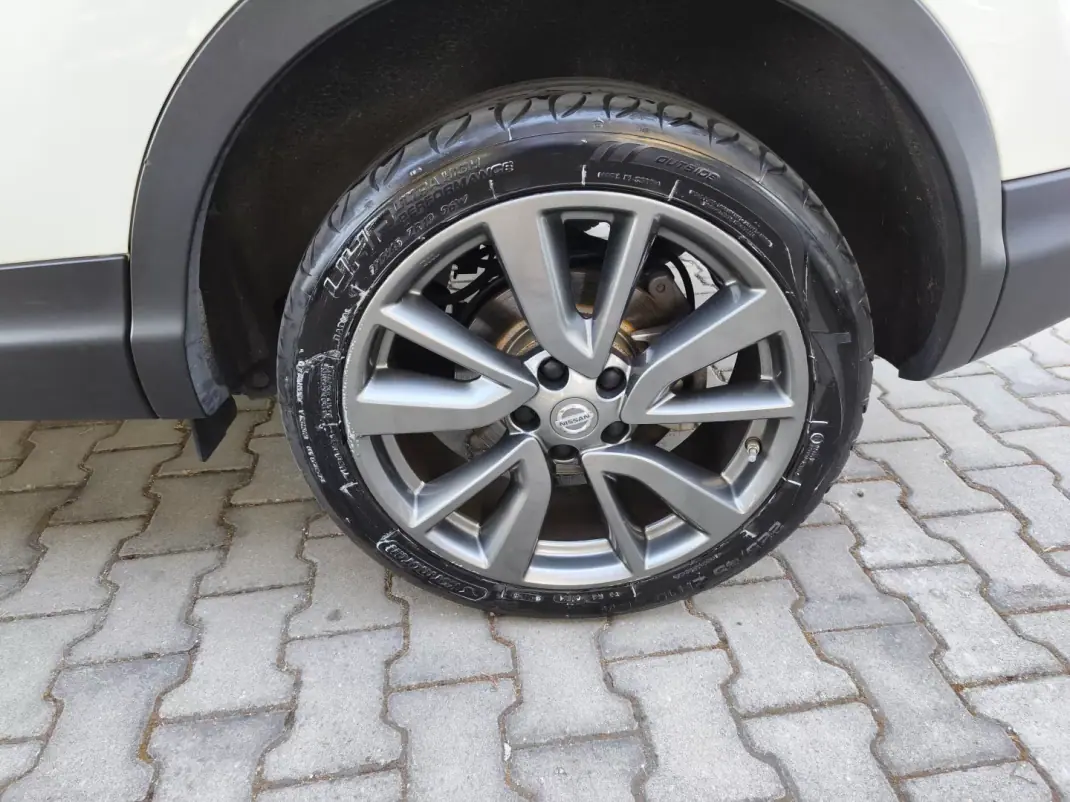 Nissan Qashqai 2015 - 12900 EUR, 195000 km - 195000km - foto 6 de 15