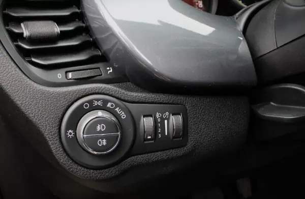 Fiat 500X 2018 - 16990 EUR, 99000 km - AUTO.MOTO.pt - 99000km - foto 9 de 31
