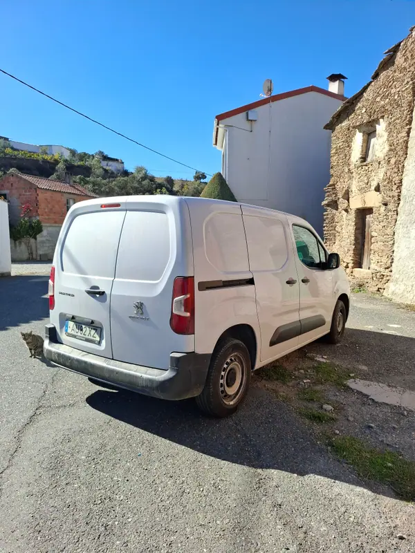 Peugeot Partner 2022 — foto 2 de 2
