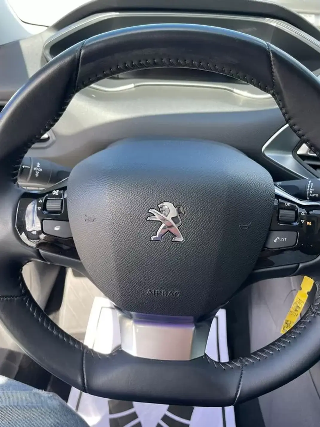 Peugeot 308 2021 - 15200 EUR, 92693 km - AUTO.MOTO.pt - 92693km - foto 16 de 24