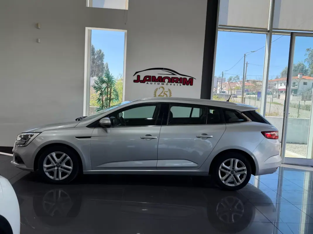 Renault Mégane Sport Tourer 2017 - 9650 EUR, 196121 km - AUTO.MOTO.pt - 196121km - foto 7 de 22