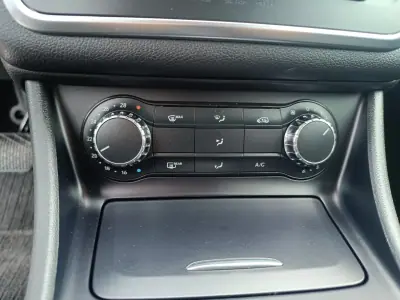 Mercedes-Benz GLA 180 2015 - 22500 EUR, 120000 km - AUTO.MOTO.pt - 120000km - foto 21 de 28