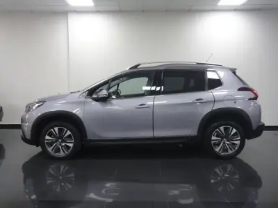 Peugeot 2008 2019 - 10500 EUR, 99000 km - AUTO.MOTO.pt - 99000km - foto 4 de 22