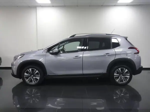 Peugeot 2008 2019 - 10500 EUR, 99000 km - AUTO.MOTO.pt - 99000km - foto 4 de 22
