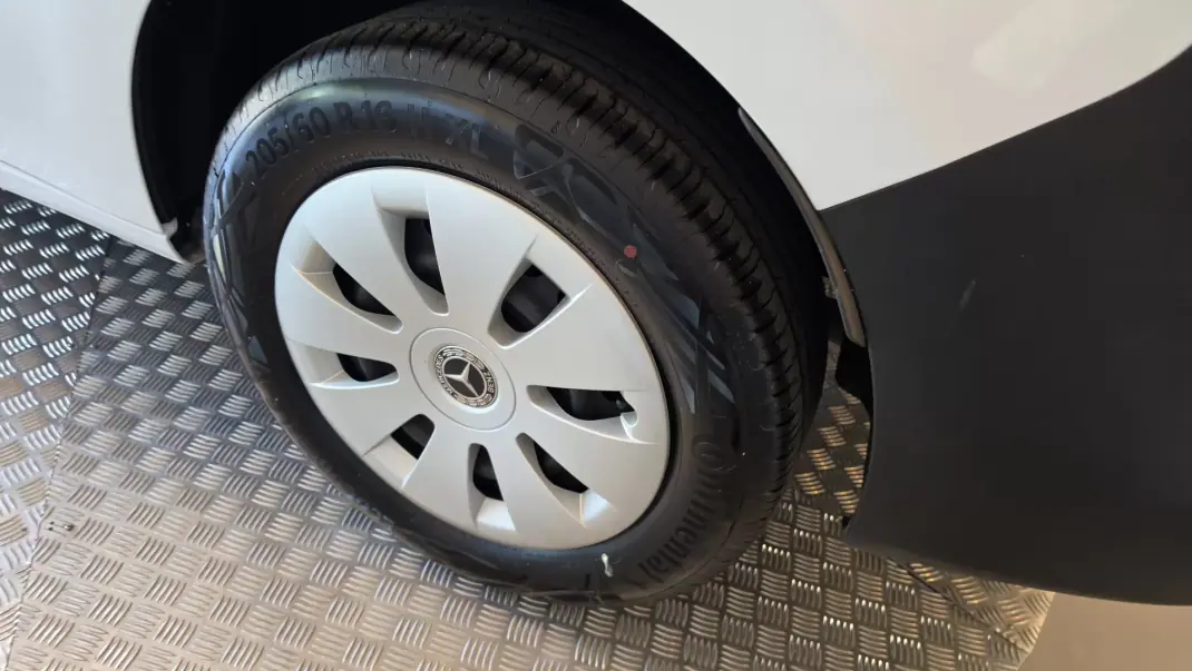 Mercedes-Benz Citan 2025 - 24950 EUR, 10603 km - AUTO.MOTO.pt - 10603km - foto 30 de 50