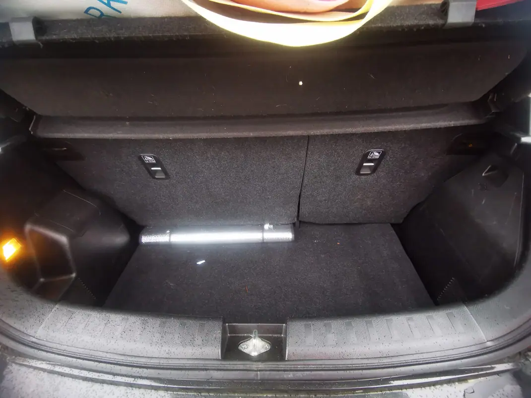 Suzuki Swift 2013 - 6000 EUR, 215000 km - AUTO.MOTO.pt - 215000km - foto 7 de 7