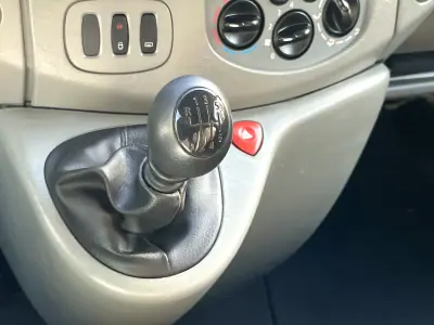 Opel VIVARO 2.0D c/FRIO DE CONSERVAÇÃO 2014 - 10990 EUR, 322000 km - AUTO.MOTO.pt - 322000km - foto 17 de 21