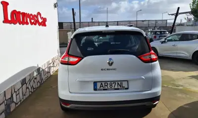 Renault Grand Scénic 2018 - 10995 EUR, 197000 km - AUTO.MOTO.pt - 197000km - foto 4 de 11