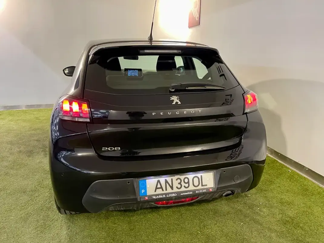 Peugeot 208 2022 - 13450 EUR, 145000 km - AUTO.MOTO.pt - 145000km - foto 7 de 29
