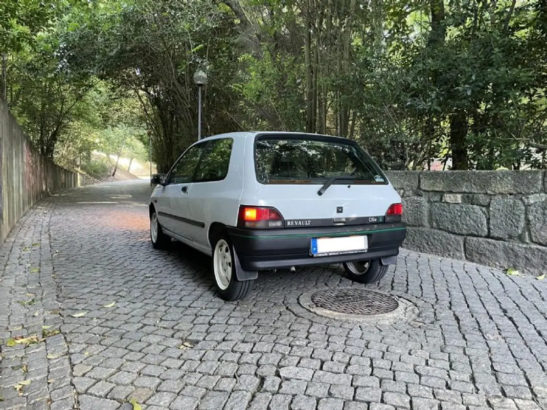 Renault Clio 1993 - 3900 EUR, 283000 km - 283000km - foto 35 de 39