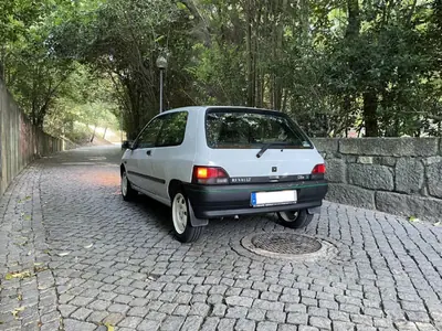 Renault Clio 1993 - 3900 EUR, 283000 km - AUTO.MOTO.pt - 283000km - foto 35 de 39
