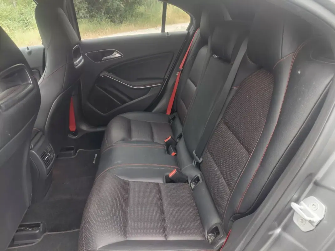 Mercedes-Benz A 45 AMG 2014 - 22800 EUR, 219800 km - AUTO.MOTO.pt - 219800km - foto 8 de 13