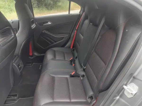 Mercedes-Benz A 45 AMG 2014 - 22800 EUR, 219800 km - AUTO.MOTO.pt - 219800km - foto 8 de 13