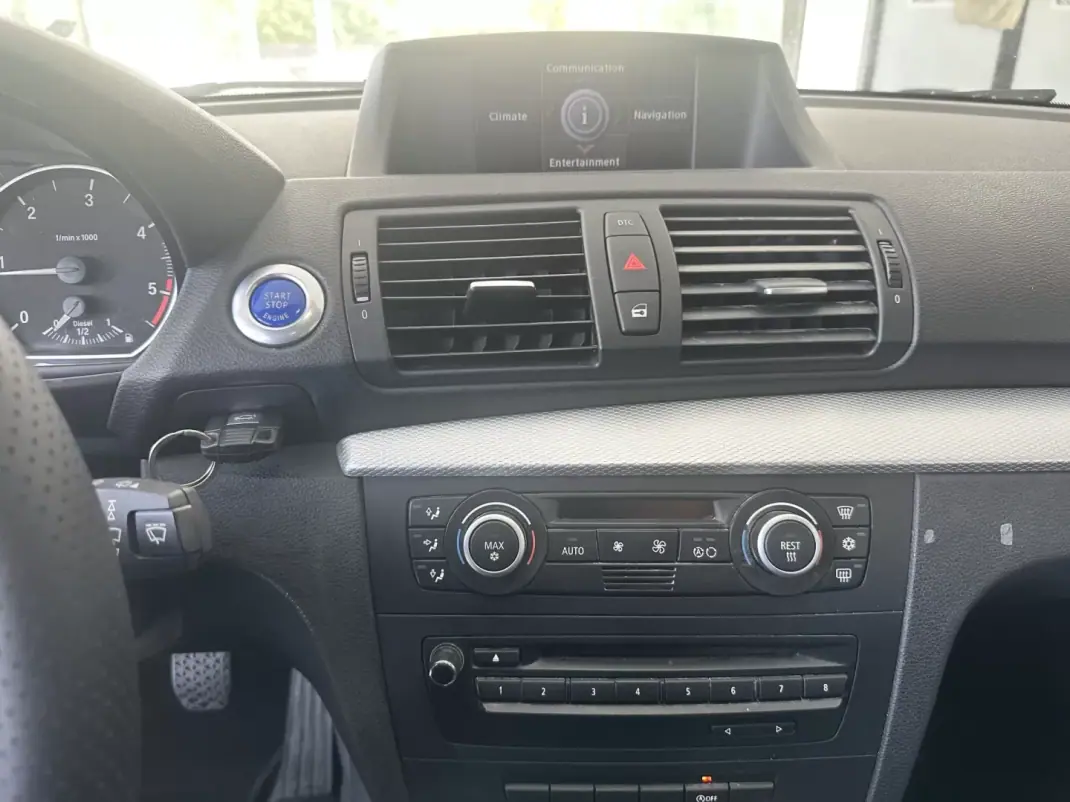 BMW 118 2009 - 9890 EUR, 176194 km - 176194km - foto 15 de 25