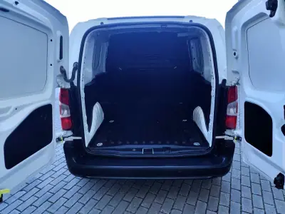 Peugeot Partner 1.6 HDI , 3 Lug. , Iva Dedutivel 2019 - 12480 EUR, 131000 km - AUTO.MOTO.pt - 131000km - foto 15 de 29