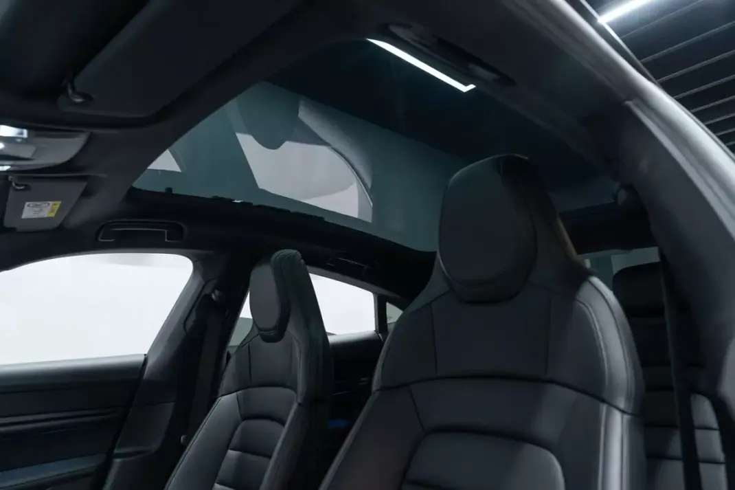 Porsche Taycan 2024 - 84950 EUR, 8000 km - AUTO.MOTO.pt - 8000km - foto 28 de 58