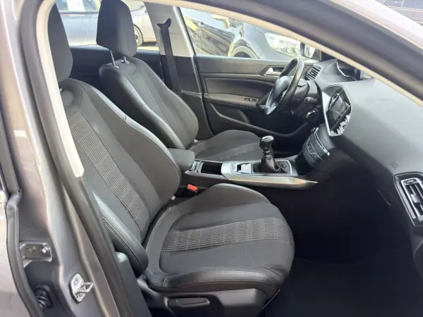 Peugeot 308 SW 2020 - 13500 EUR, 135191 km - AUTO.MOTO.pt - 135191km - foto 14 de 21
