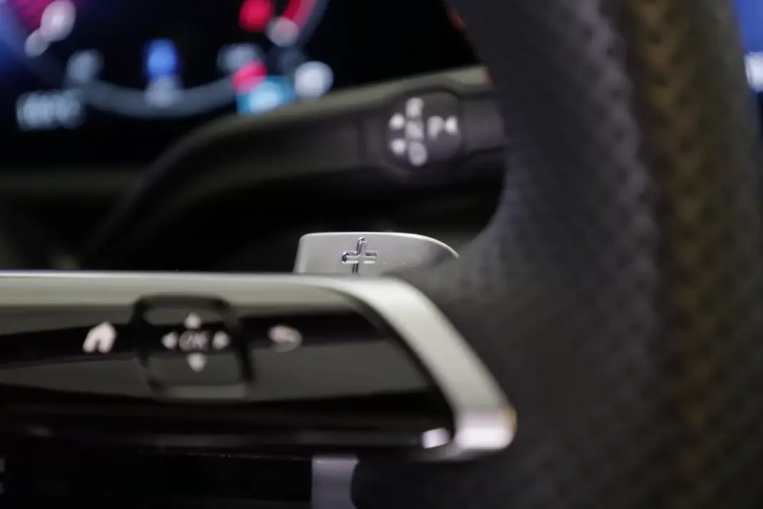 Mercedes-Benz A 180 Limousine 2025 - 39990 EUR, 6272 km - AUTO.MOTO.pt - 6272km - foto 33 de 47