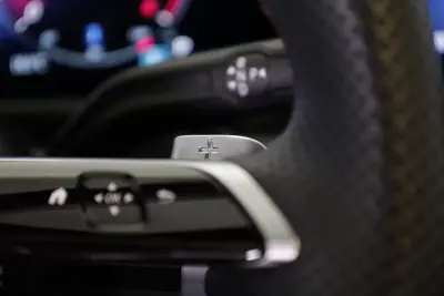 Mercedes-Benz A 180 Limousine 2025 - 39990 EUR, 6272 km - AUTO.MOTO.pt - 6272km - foto 33 de 47