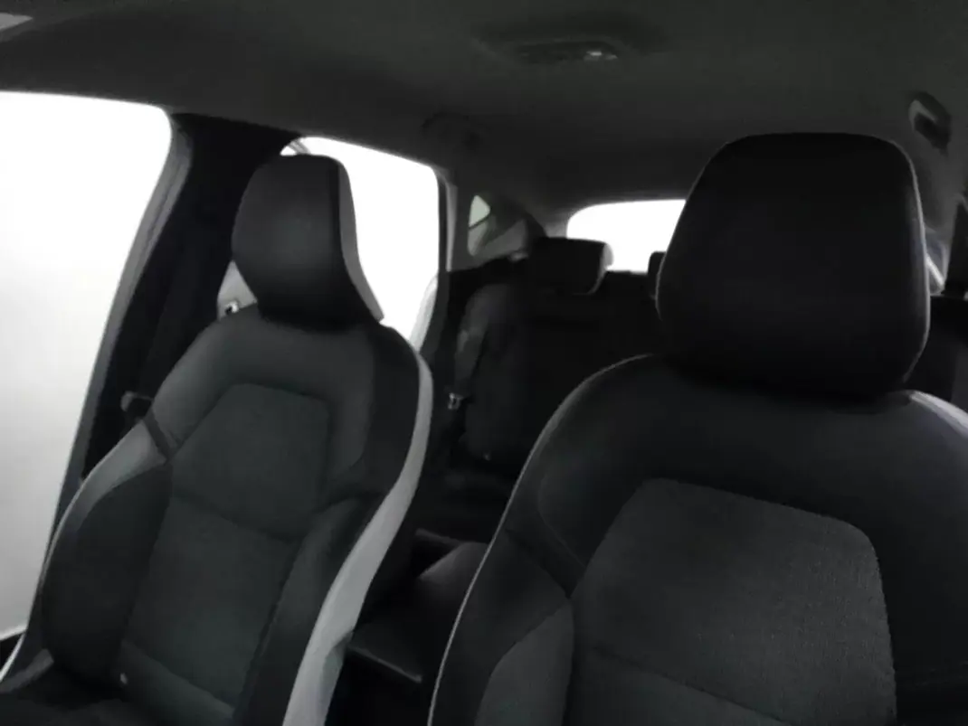 Renault Captur 2020 - 16500 EUR, 76000 km - AUTO.MOTO.pt - 76000km - foto 13 de 23