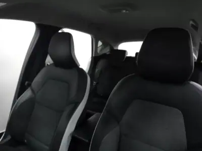 Renault Captur 2020 - 16500 EUR, 76000 km - AUTO.MOTO.pt - 76000km - foto 13 de 23