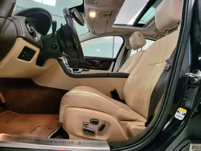 Jaguar XJ 2012 - 19950 EUR, 255600 km - AUTO.MOTO.pt - 255600km - foto 15 de 33