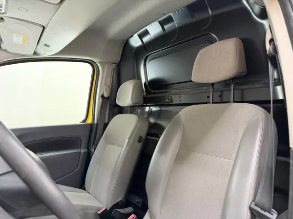Renault Kangoo 2018 - 9500 EUR, 52400 km - AUTO.MOTO.pt - 52400km - foto 13 de 18