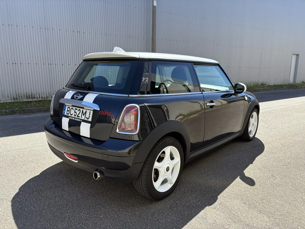 MINI Cooper 2008 - 8900 EUR, 210000 km - AUTO.MOTO.pt - 210000km - foto 4 de 12