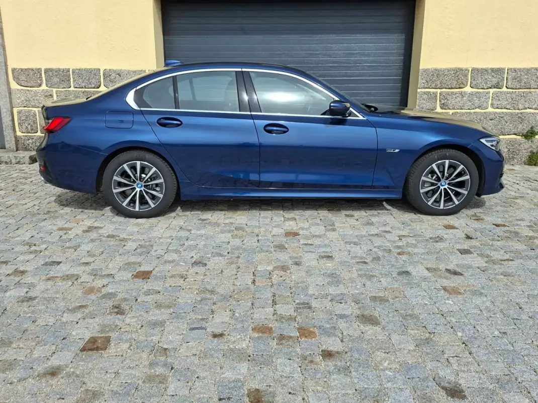BMW 330 2021 - 27490 EUR, 63328 km - AUTO.MOTO.pt - 63328km - foto 4 de 16