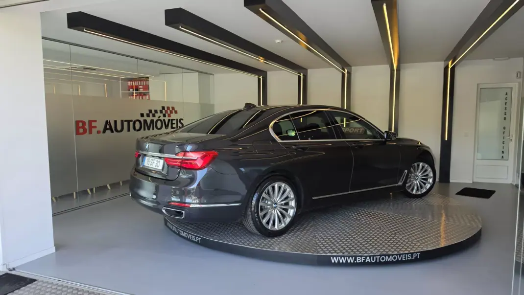 BMW 730 2016 - 29900 EUR, 188987 km - AUTO.MOTO.pt - 188987km - foto 4 de 69