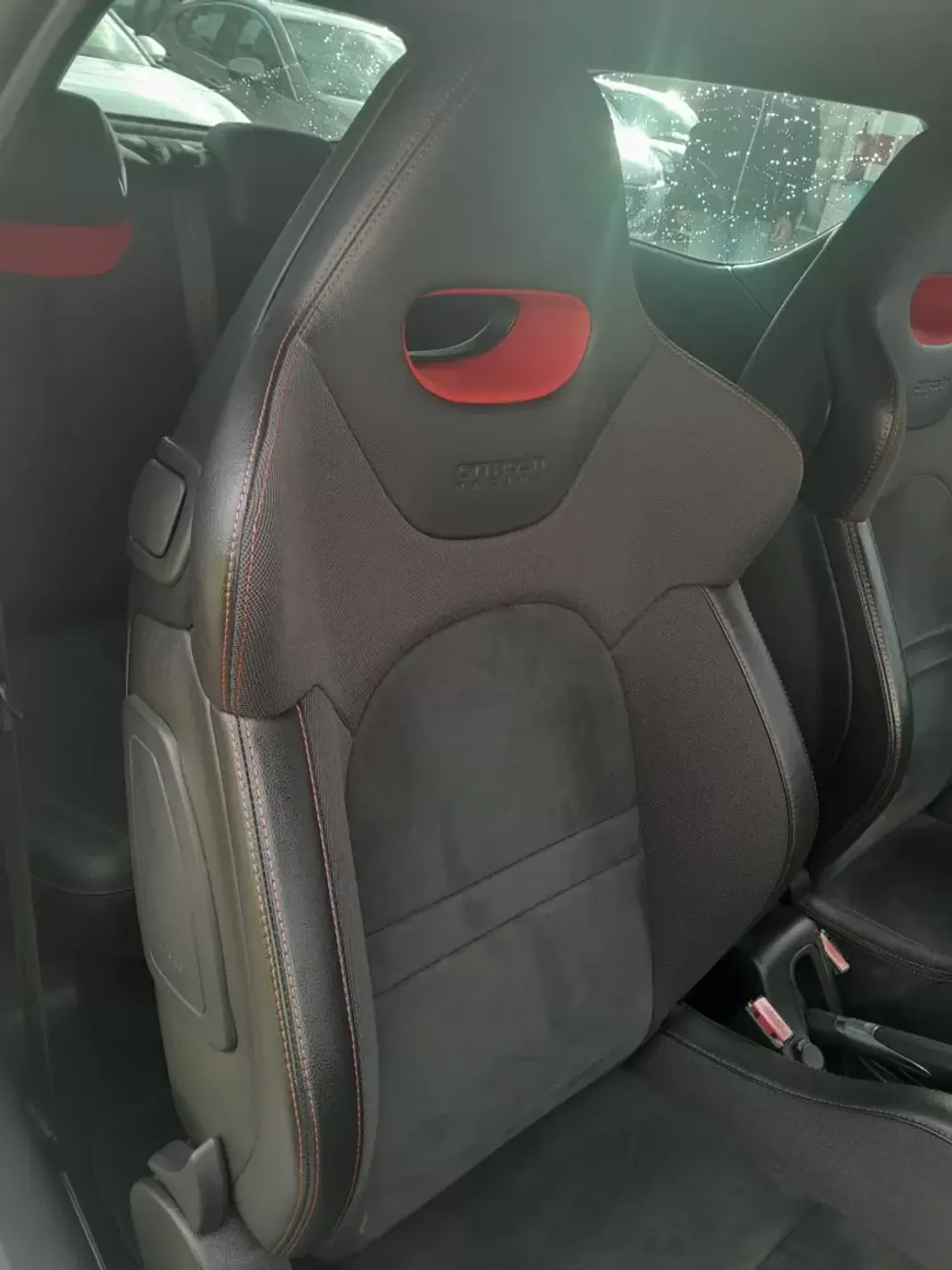 Citroën DS3 2012 - 16900 EUR, 132000 km - AUTO.MOTO.pt - 132000km - foto 16 de 17