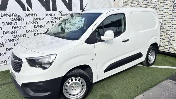 Opel COMBO 2022 - 14900 EUR, 136000 km - AUTO.MOTO.pt - 136000km - foto 2 de 12