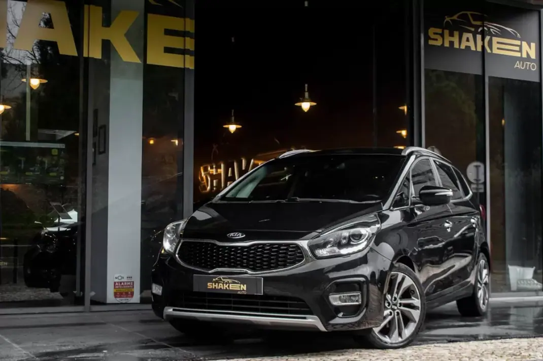 Kia Carens 2018 - 10790 EUR, 241075 km - AUTO.MOTO.pt - 241075km - foto 1 de 40