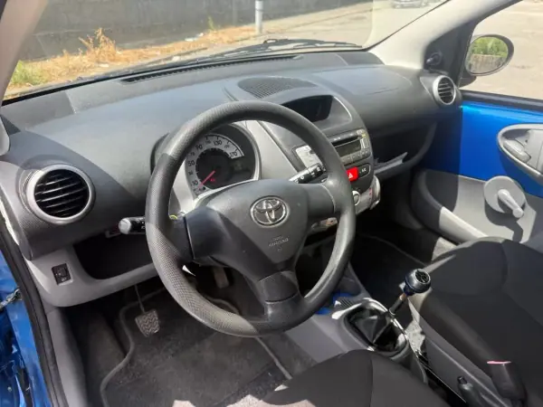Toyota Aygo 2010 - 5490 EUR, 149000 km - AUTO.MOTO.pt - 149000km - foto 8 de 25