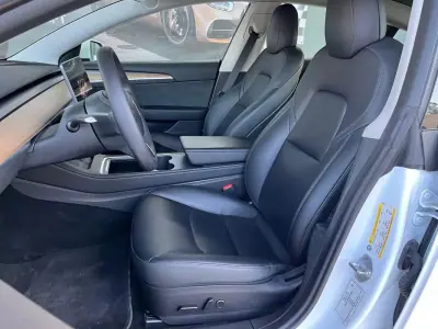 Tesla Model 3 2022 - 28990 EUR, 56000 km - AUTO.MOTO.pt - 56000km - foto 4 de 14
