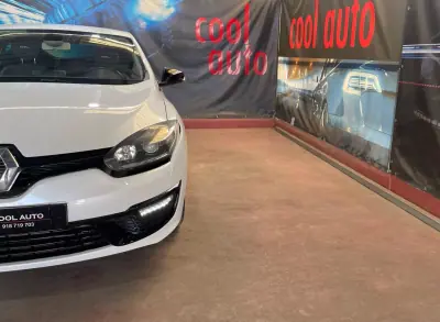 Renault Mégane Coupe 2014 - 9750 EUR, 182000 km - AUTO.MOTO.pt - 182000km - foto 13 de 44