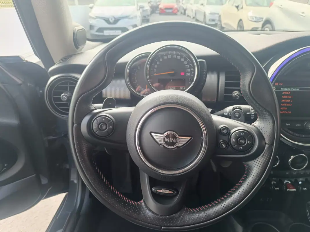 MINI Cooper S 2016 - 16000 EUR, 232000 km - AUTO.MOTO.pt - 232000km - foto 26 de 46